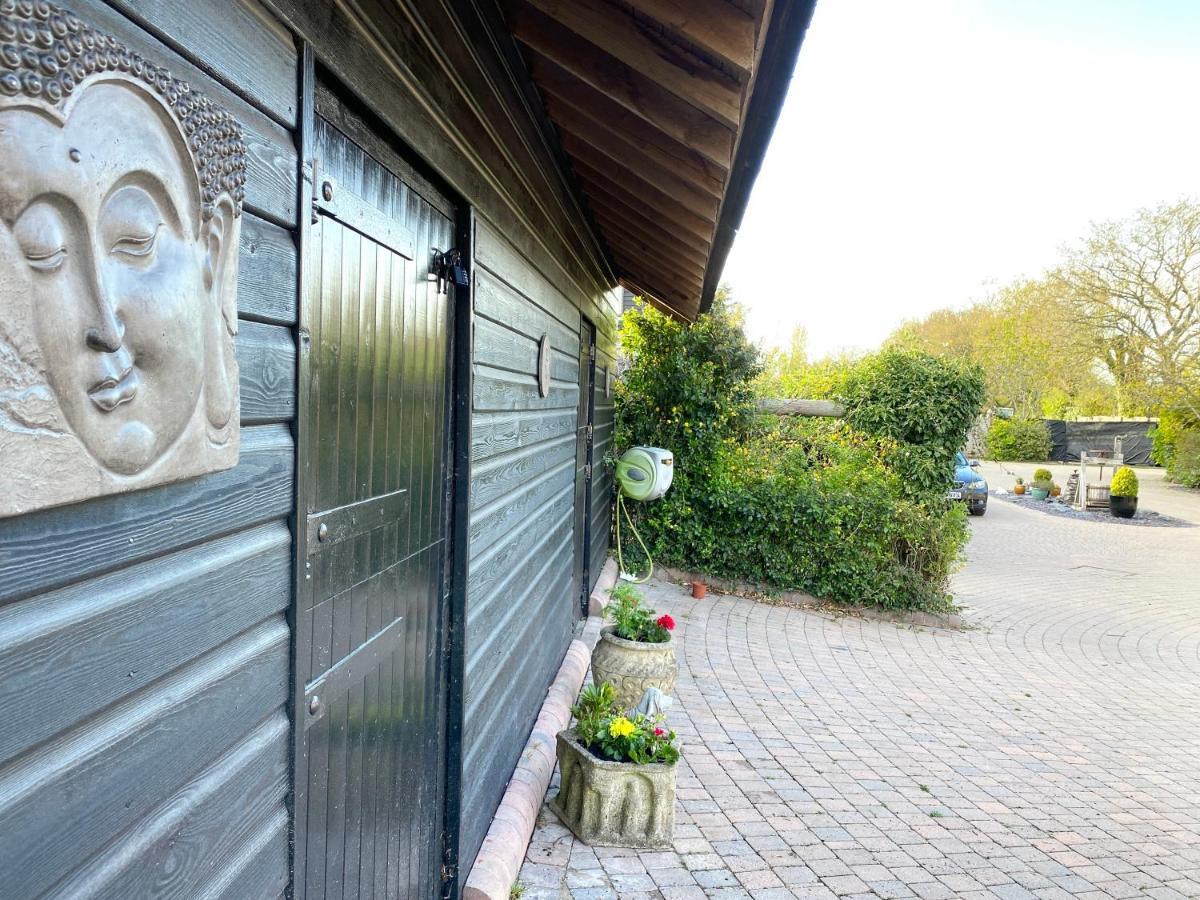 Amber Lodge Hickstead-A バージェス・ヒル エクステリア 写真