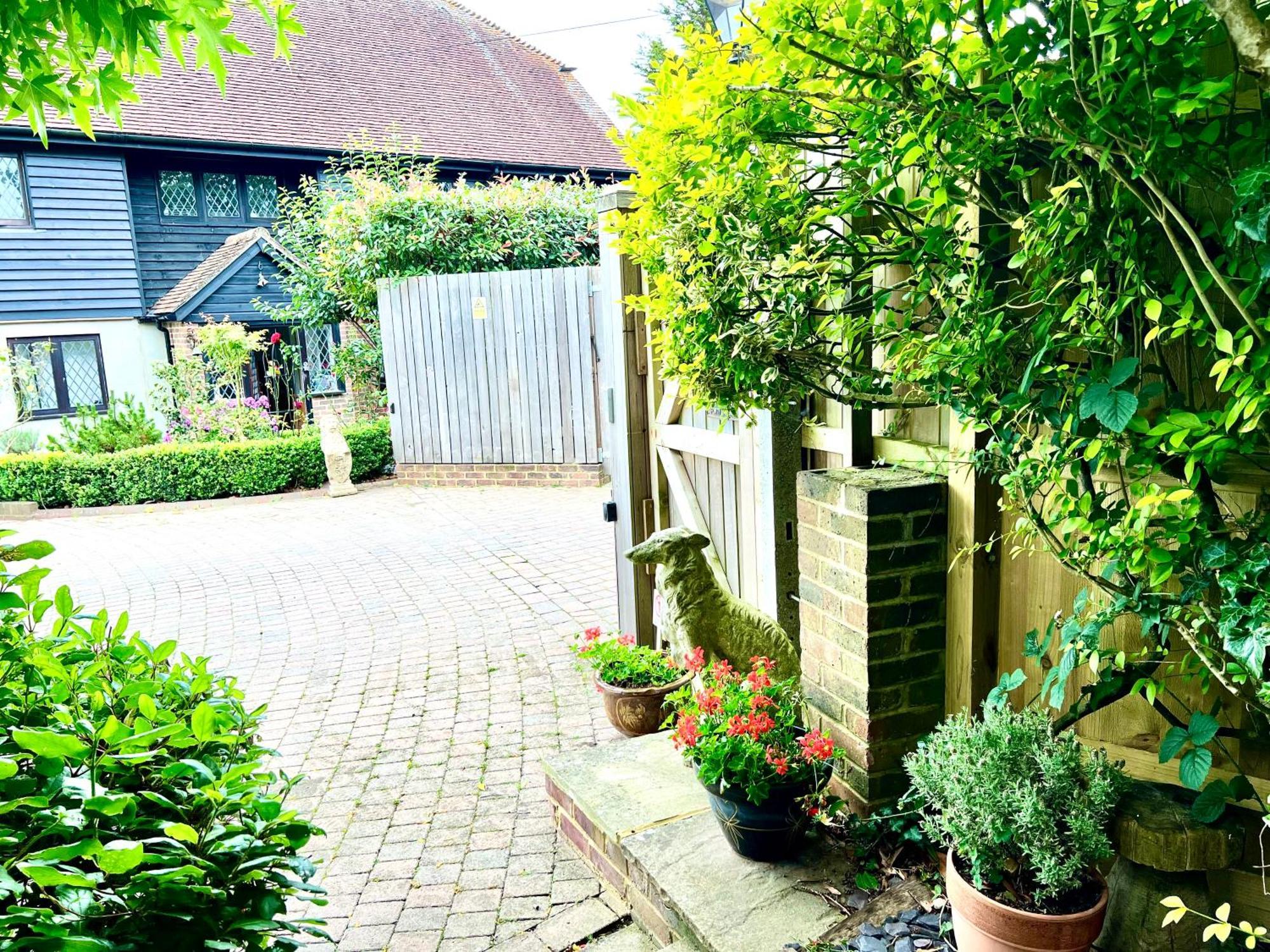 Amber Lodge Hickstead-A バージェス・ヒル エクステリア 写真