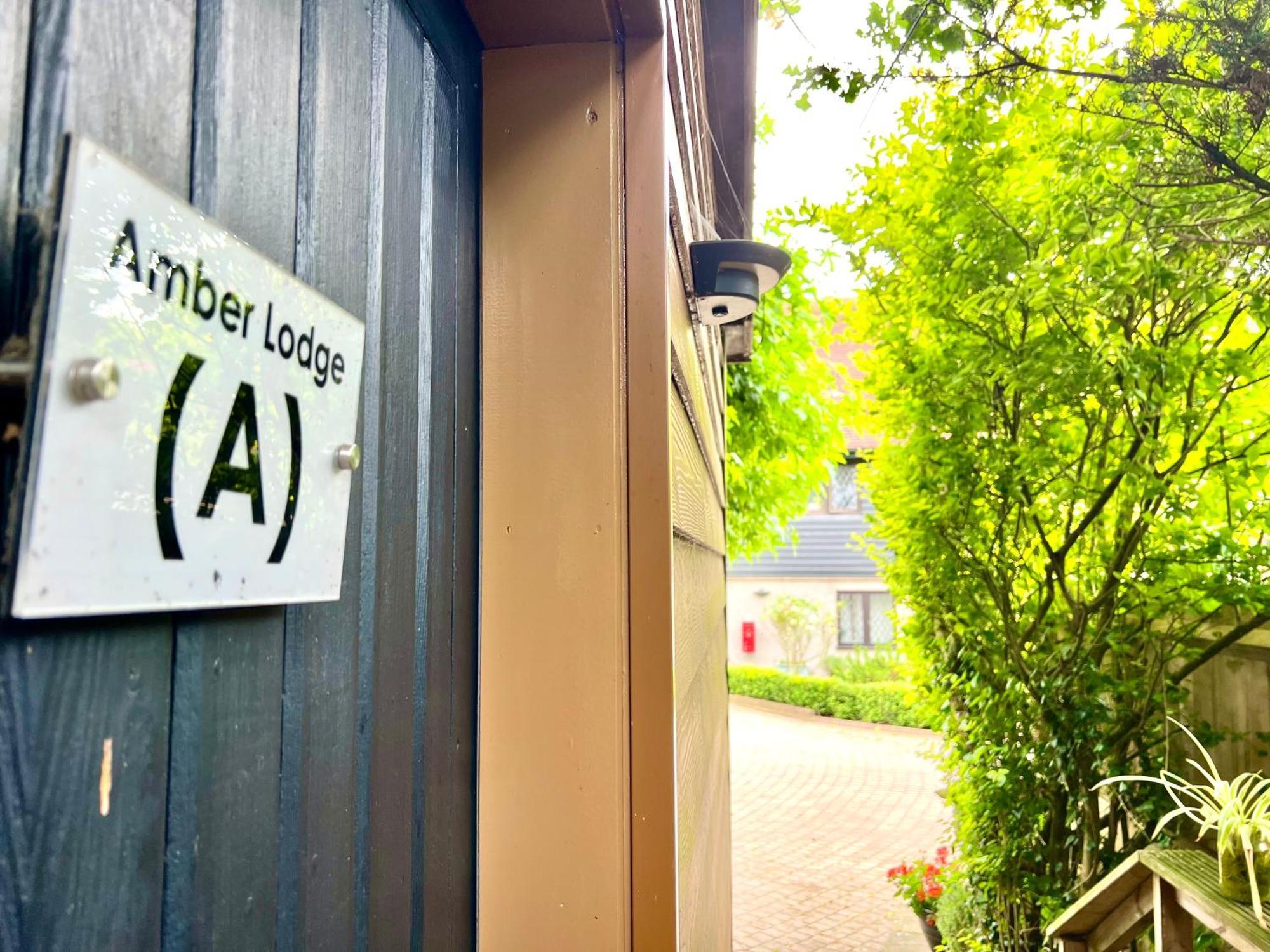 Amber Lodge Hickstead-A バージェス・ヒル エクステリア 写真